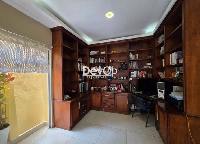 Venta de casa con patio. Santa Ana-Belén