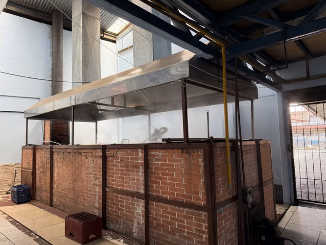 G.A. Se Vende Edificio con fábrica de Siropes y Apartamentos, Heredia.