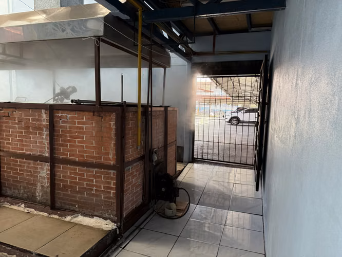 G.A. Se Vende Edificio con fábrica de Siropes y Apartamentos, Heredia.