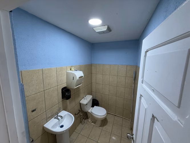 G.A. Se Vende Edificio con fábrica de Siropes y Apartamentos, Heredia.