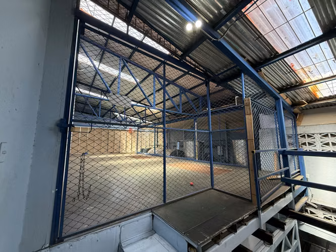 G.A. Se Vende Edificio con fábrica de Siropes y Apartamentos, Heredia.