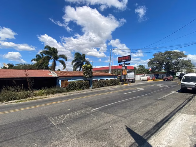 Vendo lote en Turrucares, Alajuela uso de suelo mixto, por la gasolinera en el centro