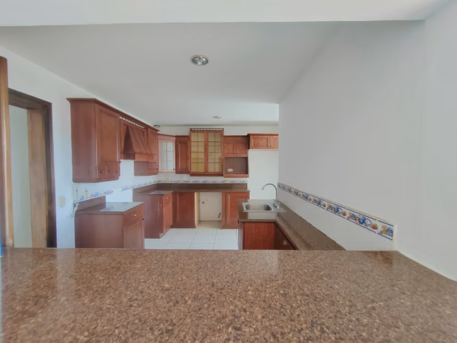 VENTA DE PENTHOUSE EN EL  EDIFICIO LA ALHAMBRA, ESCAZU, VISTA - Imagen 4