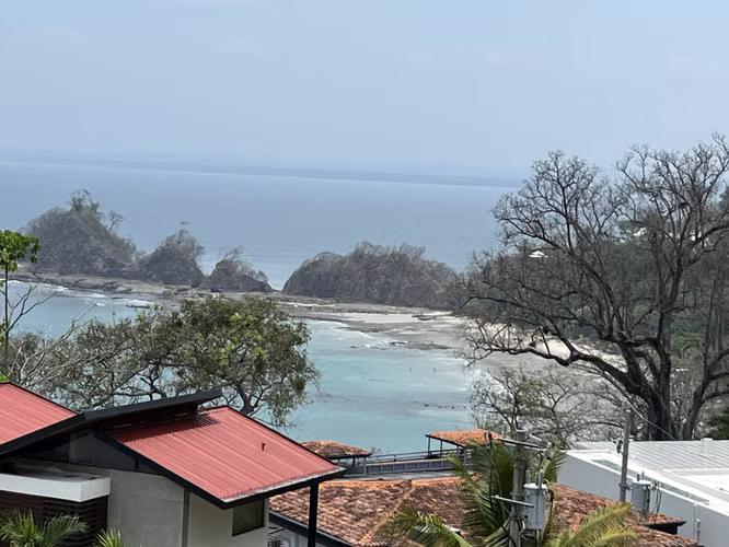 Alquilo casa amueblada en Punta Leona, incluye los servicios y servicio de limpieza