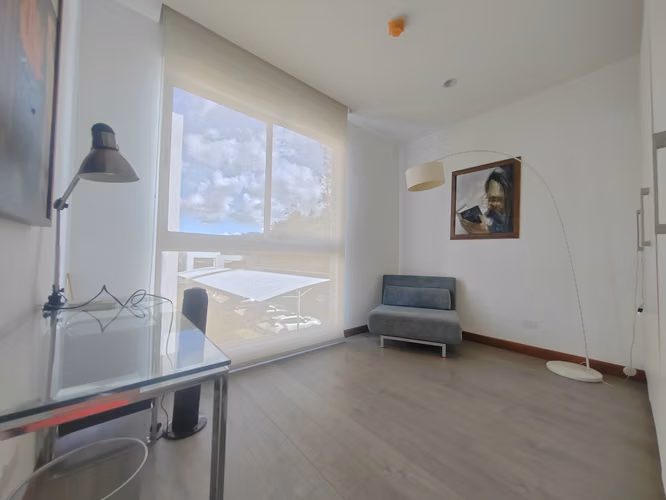 ALQUILO APARTAMENTO DE LUJO EN BOSQUES DE ESCAZU, 3 HAB, SALA TV, VISTA