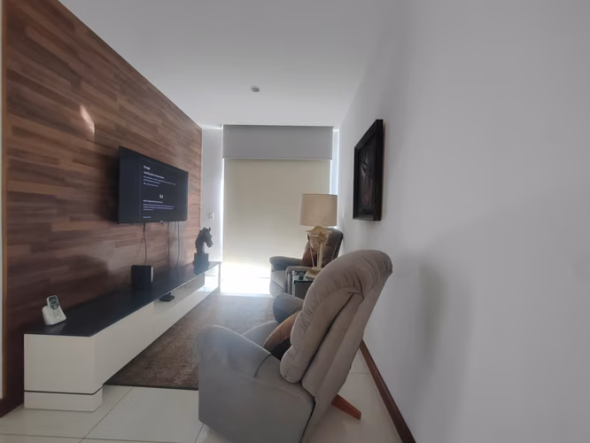 ALQUILO APARTAMENTO DE LUJO EN BOSQUES DE ESCAZU, 3 HAB, SALA TV, VISTA