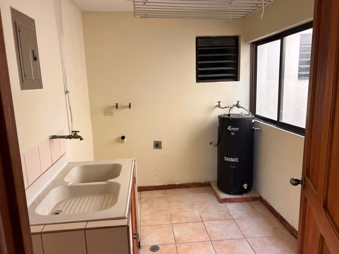 3172 Hacienda Guayabos, Precioso Apartamento - Imagen 3