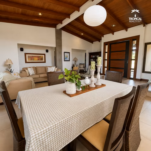 Casa Remodelada de Una Planta en Venta en Piedades de Santa Ana con Amplio Terreno y Privacidad - Imagen 5