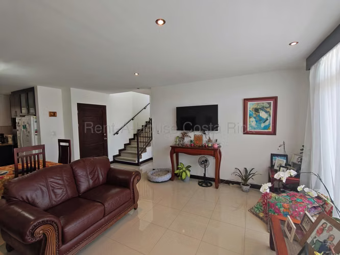 VENTA de Casa en Condominio en San Vicente de Moravia con Patio Privado y Excelente Ubicación - Imagen 4