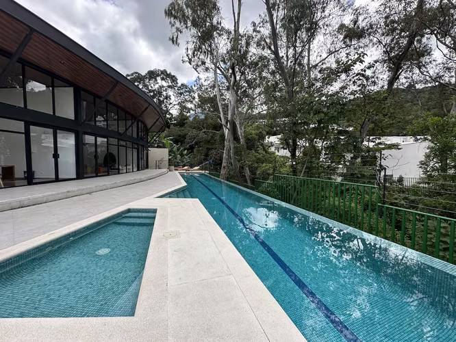 LOTE EN VENTA EN CONDOMINIO CON 406 MTS EN SANTA ANA - Imagen 9