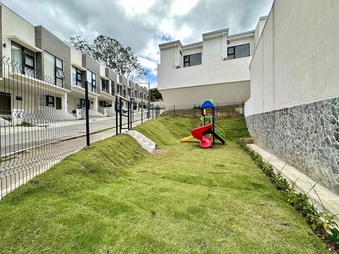 LOTE EN VENTA EN CONDOMINIO CON 406 MTS EN SANTA ANA - Imagen 15