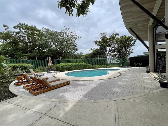 LOTE EN VENTA EN CONDOMINIO CON 406 MTS EN SANTA ANA - Imagen 11