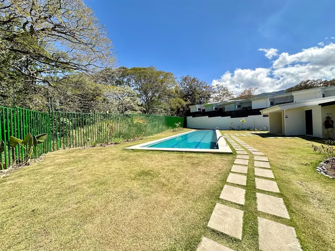 LOTE EN VENTA EN CONDOMINIO CON 406 MTS EN SANTA ANA - Imagen 13