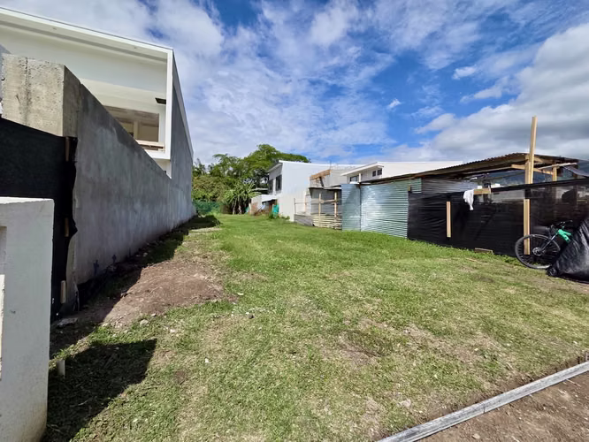 LOTE EN VENTA EN CONDOMINIO CON 406 MTS EN SANTA ANA - Imagen 4
