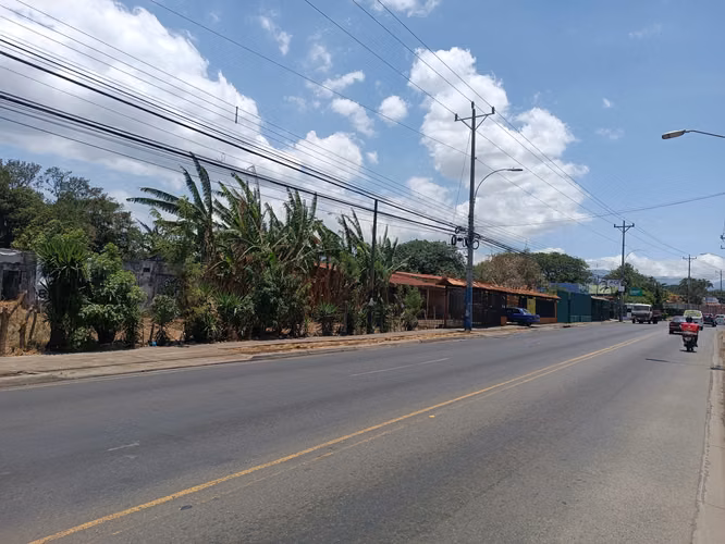 Vendo terreno muy cerca del Aeropuerto Juan S - Imagen 3