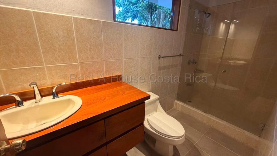 CASA EN VENTA EN ESCAZU-JABONCILLOS
