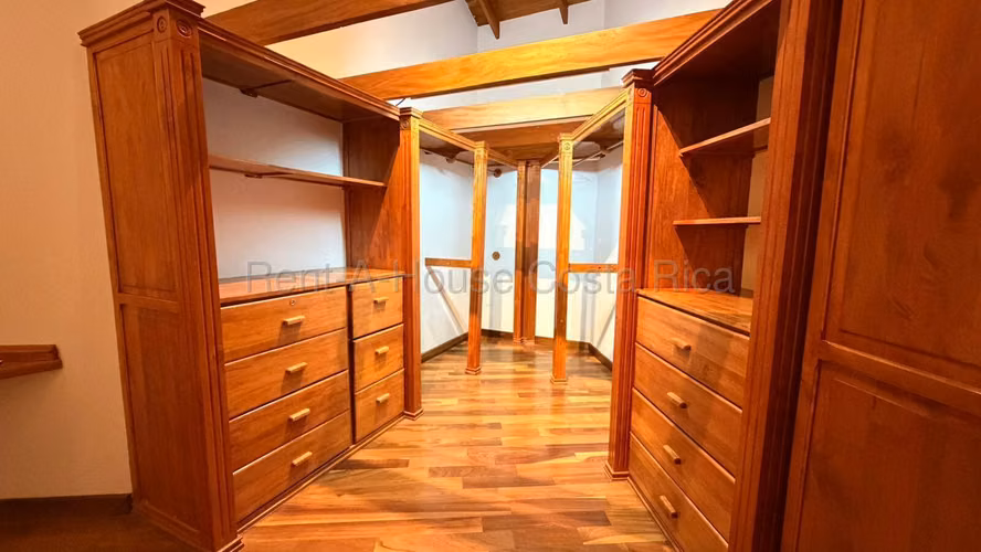 CASA EN VENTA EN ESCAZU-JABONCILLOS