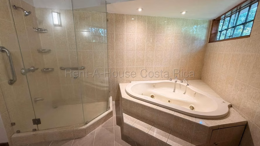 CASA EN VENTA EN ESCAZU-JABONCILLOS