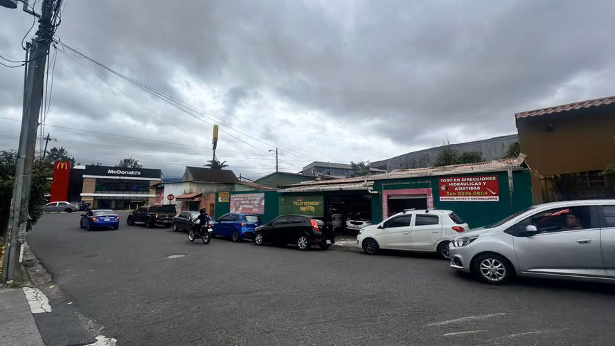 Venta Terreno comercial esquinero – Zapote, cerca Parque de la Paz