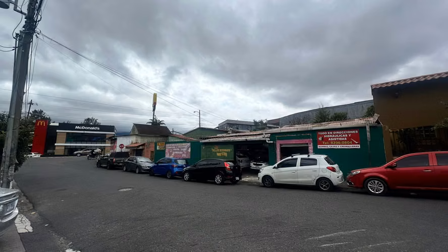 Venta Terreno comercial esquinero – Zapote, cerca Parque de la Paz