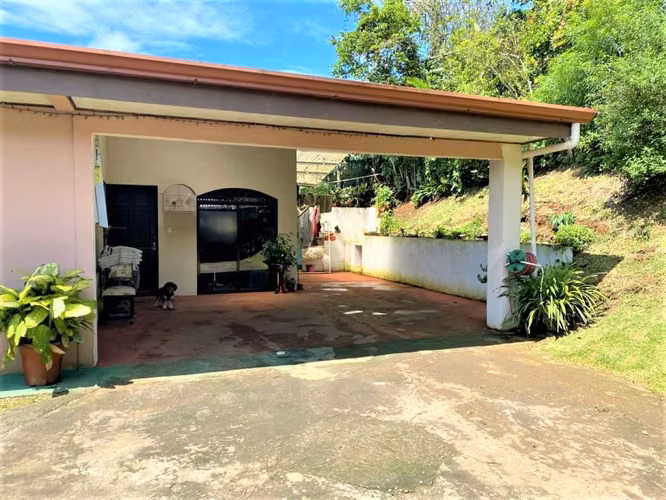 Preciosa casa semiurbana, 4 dormitorios, excelente ubicación.  ( CC 1284)