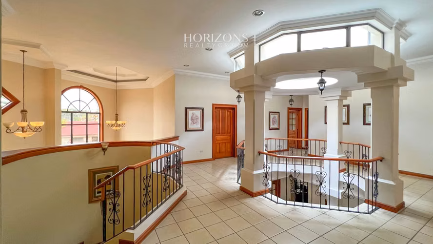 Edificio de Oficinas en Venta a 50m del TEC | Cartago | HCR25