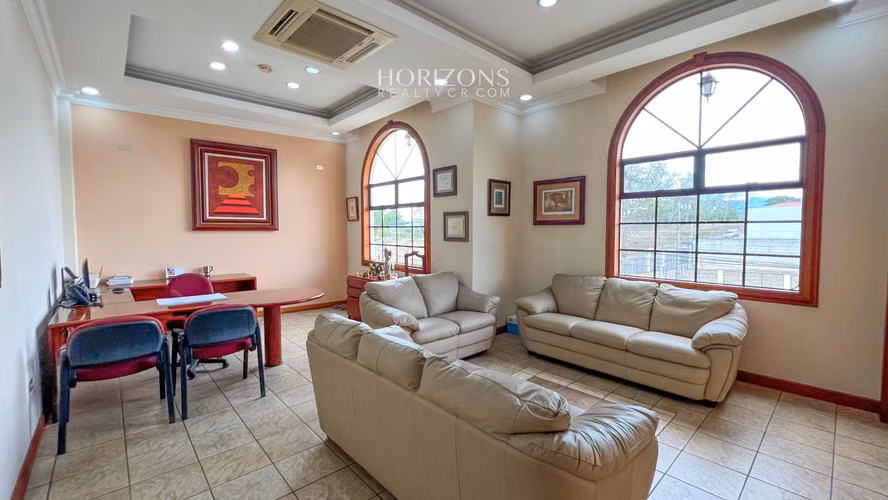 Edificio de Oficinas en Venta a 50m del TEC | Cartago | HCR25