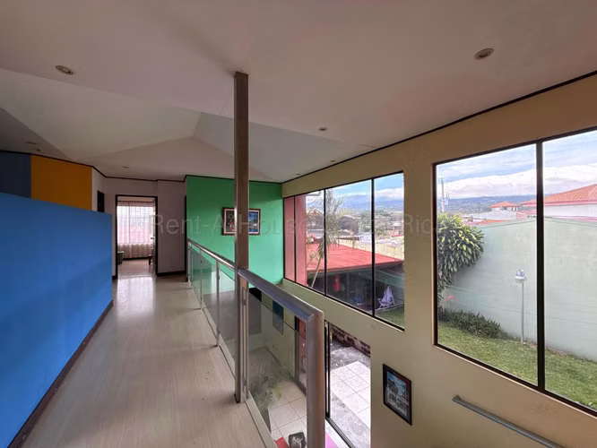 VENTA de Casa Amplia con Uso Mixto en Mercedes Norte de Heredia – Oportunidad y Excelente Ubicación