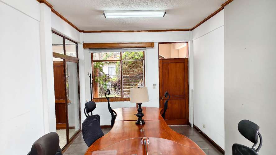 SE ALQUILA ESPACIO DE OFICINA/SERVICIOS EN LA SABANA