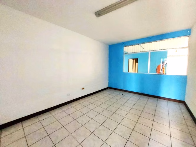 VENTA de Casa Espaciosa en Guadalupe con Potencial, cerca de la UCR-Betania-Circunvalacióm