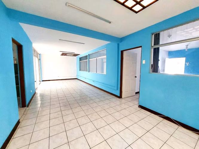 VENTA de Casa Espaciosa en Guadalupe con Potencial, cerca de la UCR-Betania-Circunvalacióm