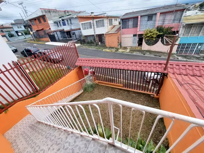 VENTA de Casa Espaciosa en Guadalupe con Potencial, cerca de la UCR-Betania-Circunvalacióm
