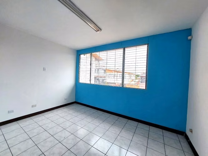 VENTA de Casa Espaciosa en Guadalupe con Potencial, cerca de la UCR-Betania-Circunvalacióm