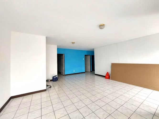 VENTA de Casa Espaciosa en Guadalupe con Potencial, cerca de la UCR-Betania-Circunvalacióm