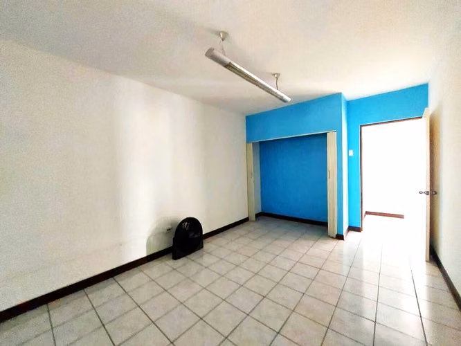 VENTA de Casa Espaciosa en Guadalupe con Potencial, cerca de la UCR-Betania-Circunvalacióm