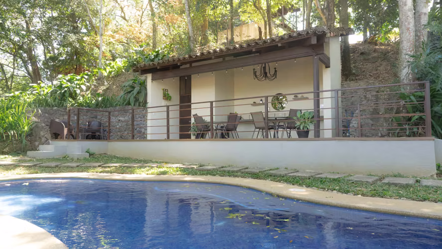 Exclusividad y Confort en el Corazón de Brasil de Mora – Donde el Bosque se Convierte  en Hogar