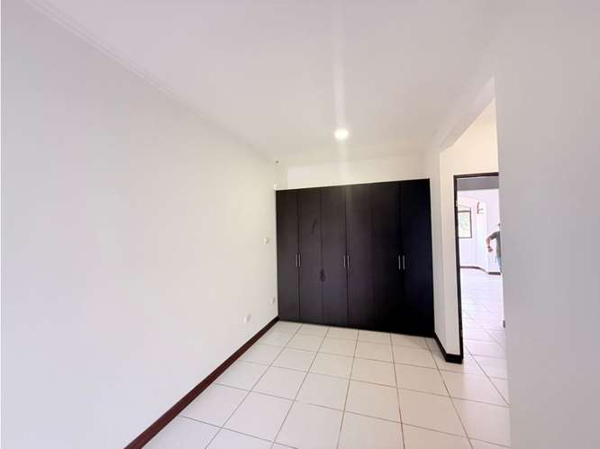 Renta amplia casa Jaboncillos Escazú - Imagen 19