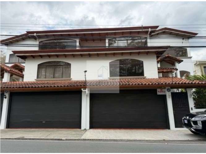 Renta amplia casa Jaboncillos Escazú - Imagen 2