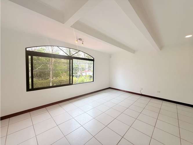 Renta amplia casa Jaboncillos Escazú - Imagen 10