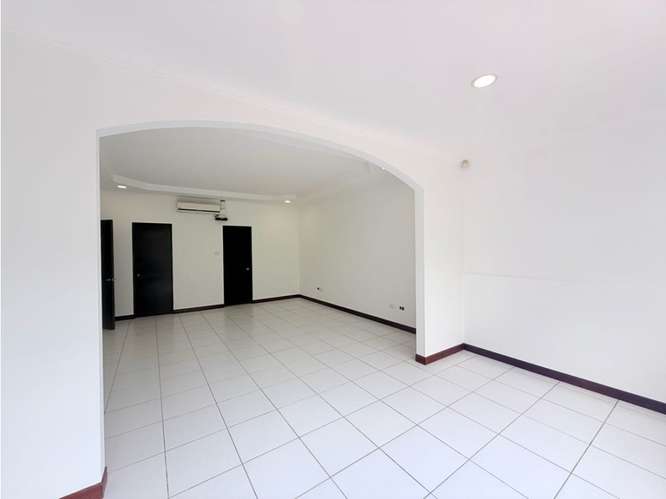 Renta amplia casa Jaboncillos Escazú - Imagen 20