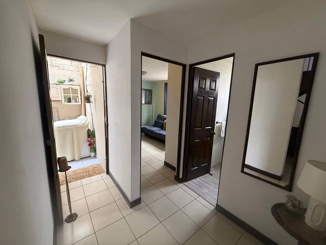 Venta casa 4 hab en San Sebastian San José - Imagen 8