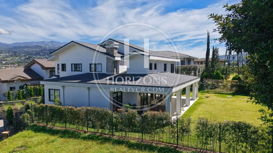 Luxury Home for Sale Condominio El Herrán | 5 Bed Transitional NJA1375IJ
