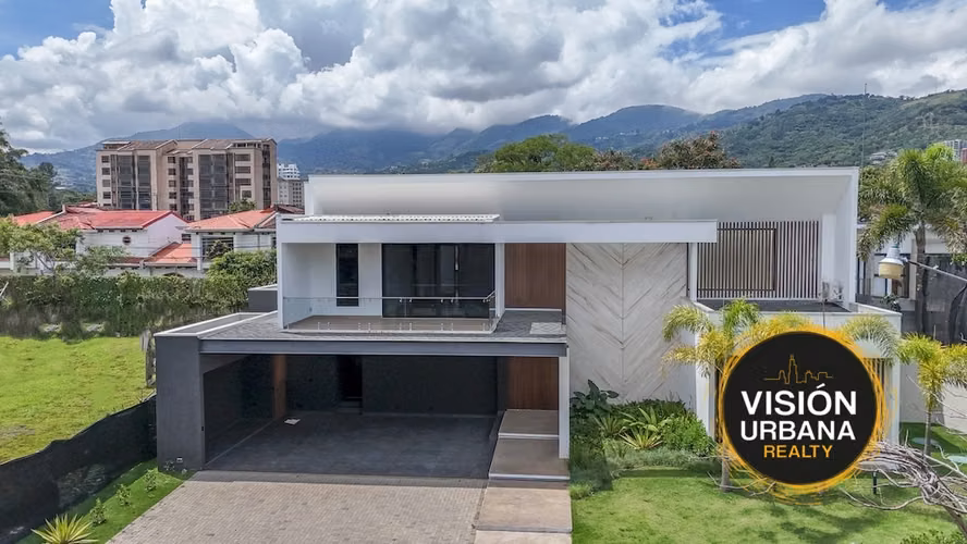 Moderna Casa para Estrenar de 4 Habitaciones con Piscina en Los Laureles, Escazú