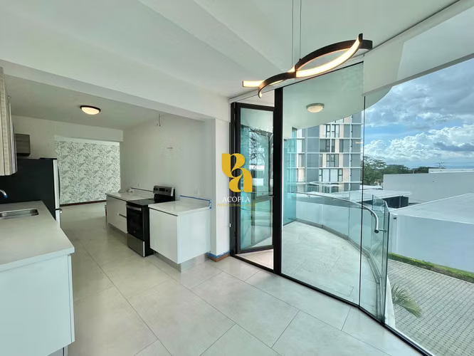 Alquiler amplio apartamento con vista en Escazú - Imagen 2