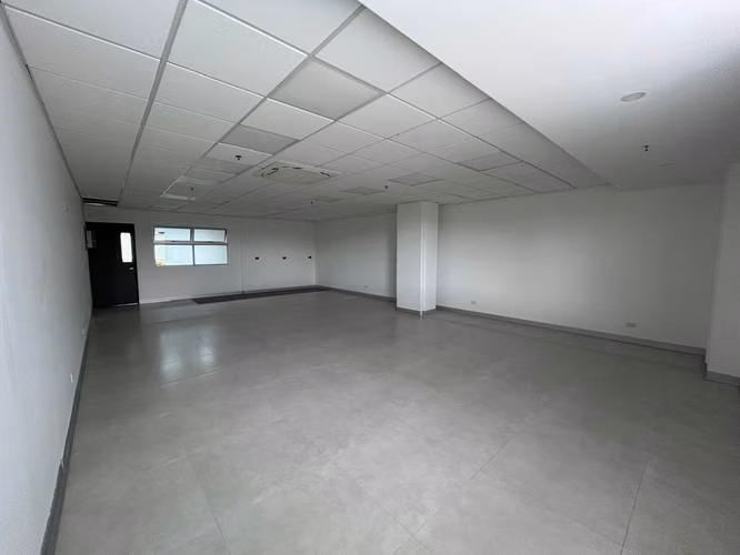 Alquiler de Local para Consultorio u Oficina en Centro Comercial en Guayabos