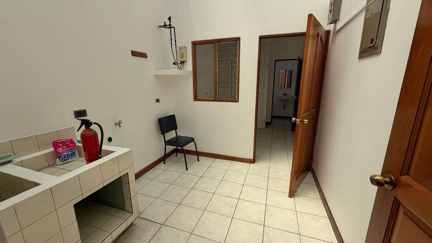 SE ALQUILA EN SEGUNDO PISO APARTAMENTO EN POPS CURRIDABAT