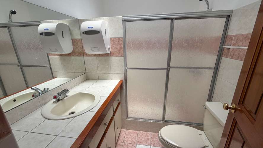 SE ALQUILA EN SEGUNDO PISO APARTAMENTO EN POPS CURRIDABAT