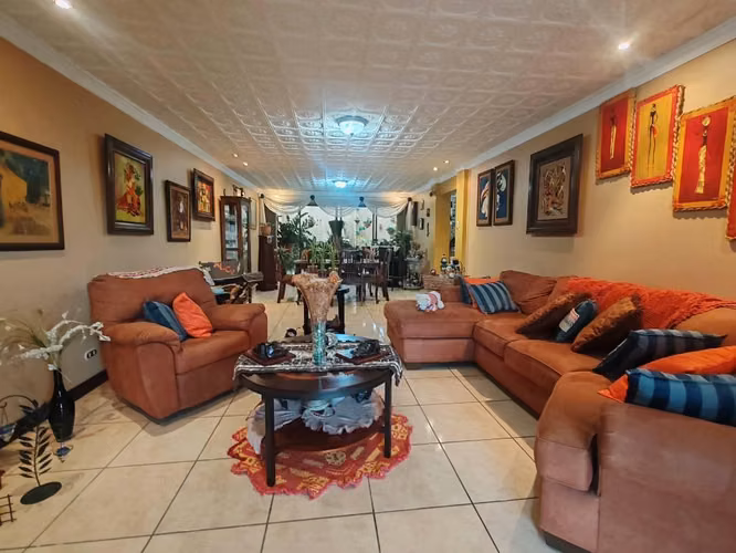 Venta espectacular casa Tres Rios Cartago 400 mts Construccion