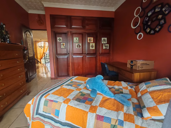 Venta espectacular casa Tres Rios Cartago 400 mts Construccion