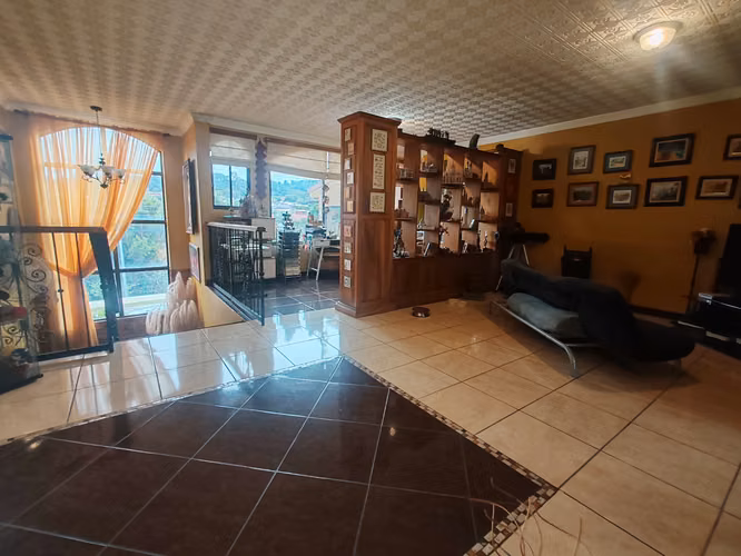 Venta espectacular casa Tres Rios Cartago 400 mts Construccion